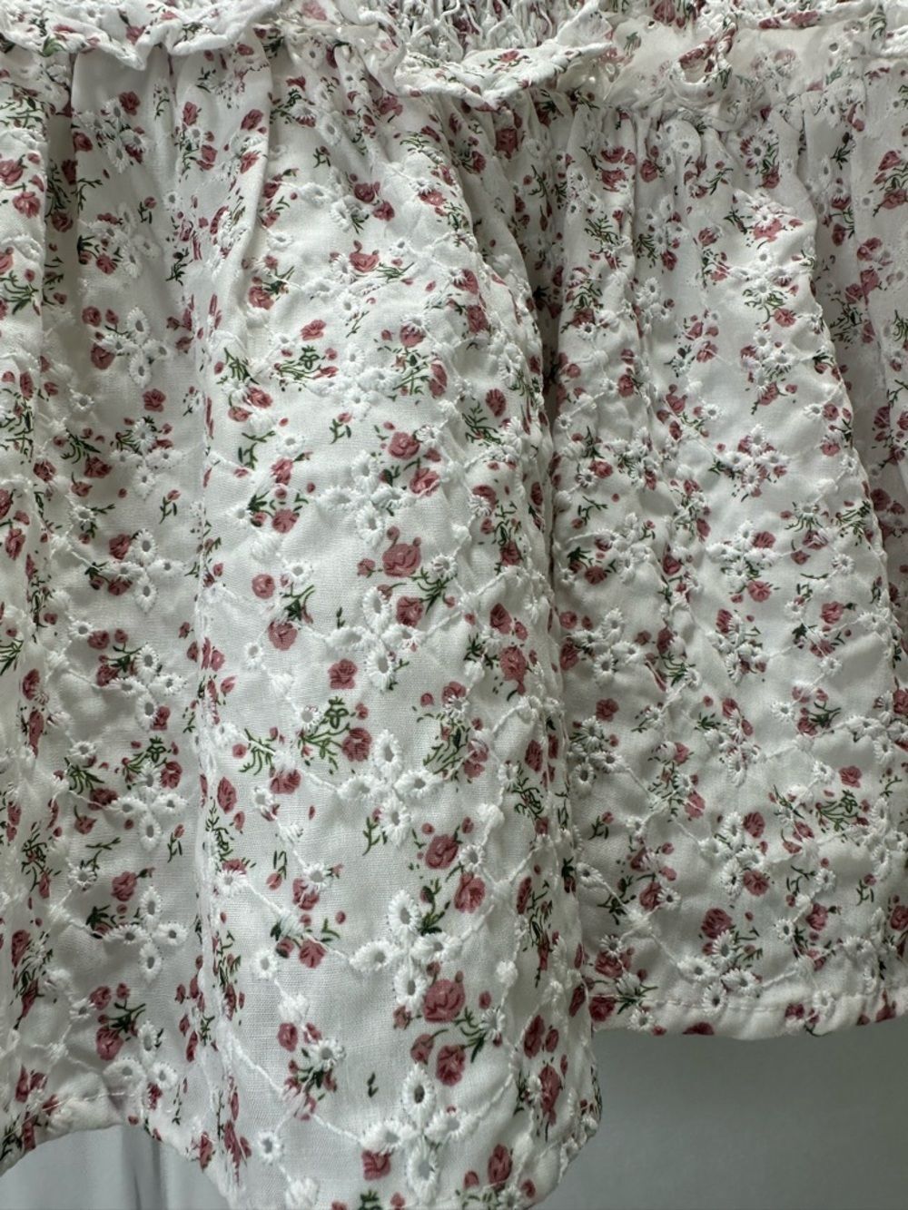 Moodie Floral Smocked Tiered Mini Skirt - White with Pink Rose Print size M - Picture 4 of 7